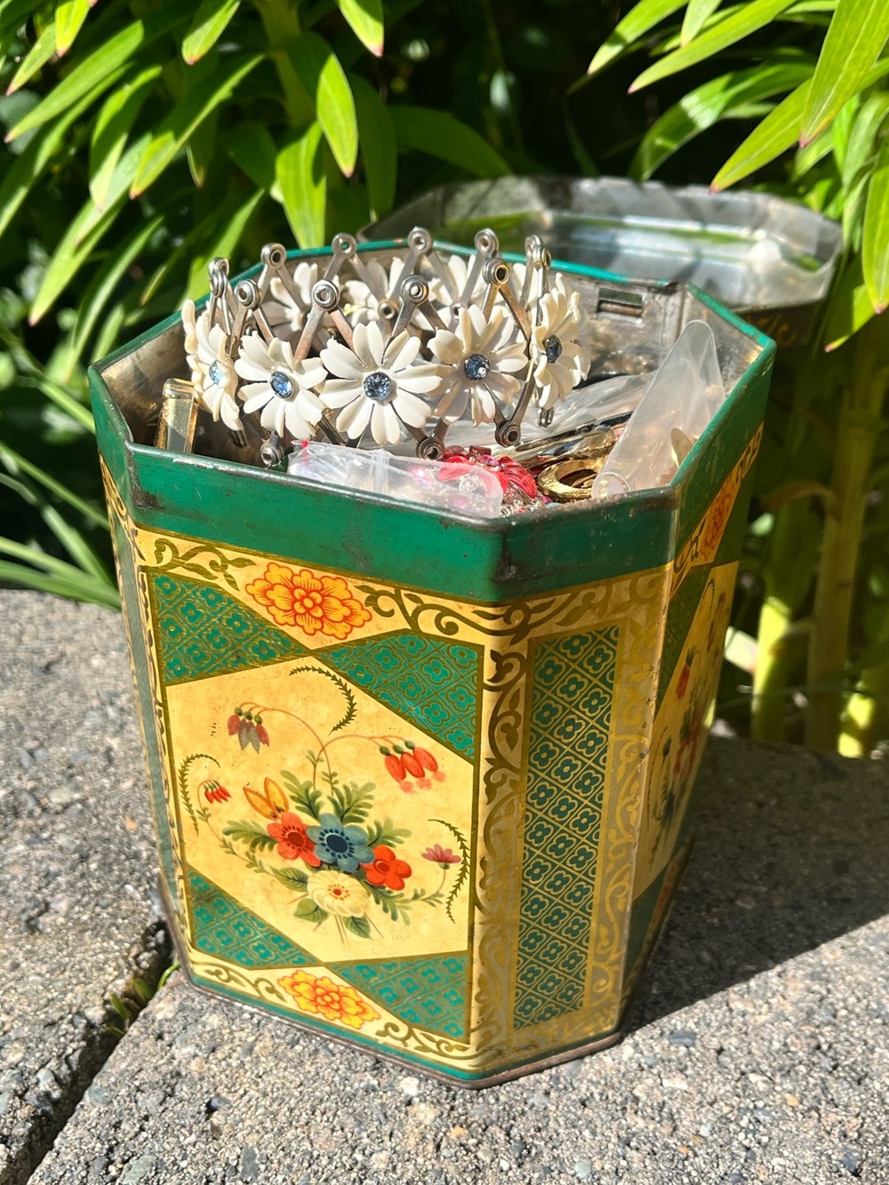 ✨Mystery Lot of Jewelry In Vintage Tin Canister✨